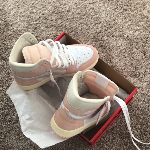 Air Jordans Unisex Sneakers - Picture 5 of 8